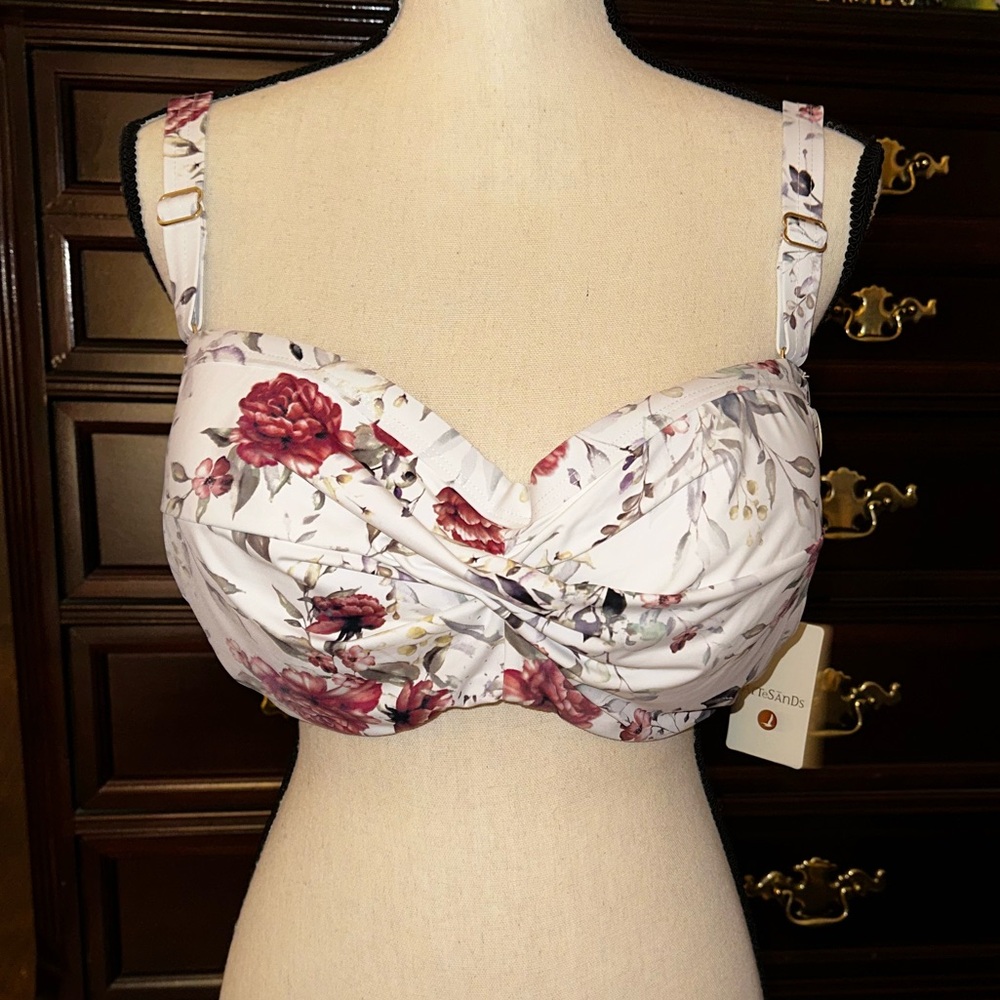 Artesands Bikini Top- Size 16 D/DD NWT